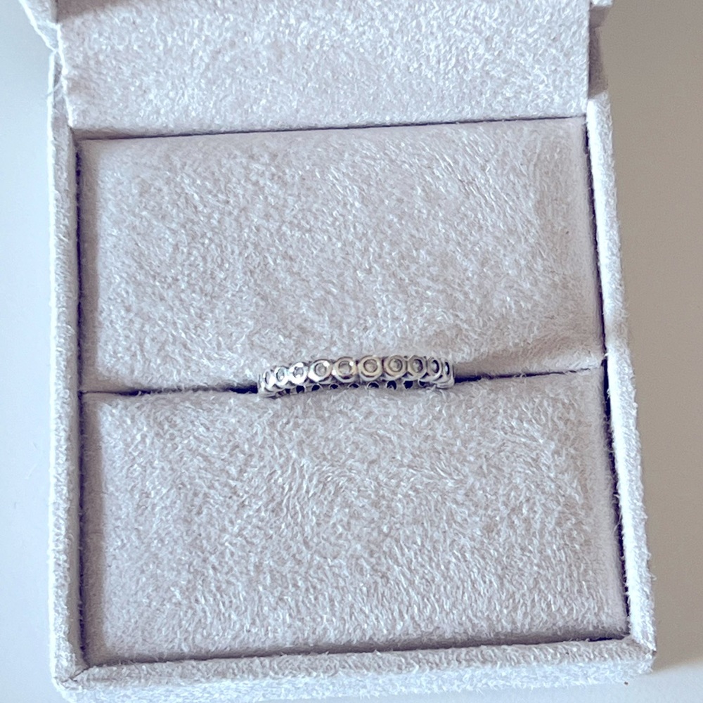 Beautiful Pandora ring in sterling silver and zirconias size 56 Europe / 7.5 US